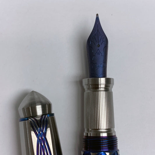 Pluma estilográfica de cristal de fuego reticulado