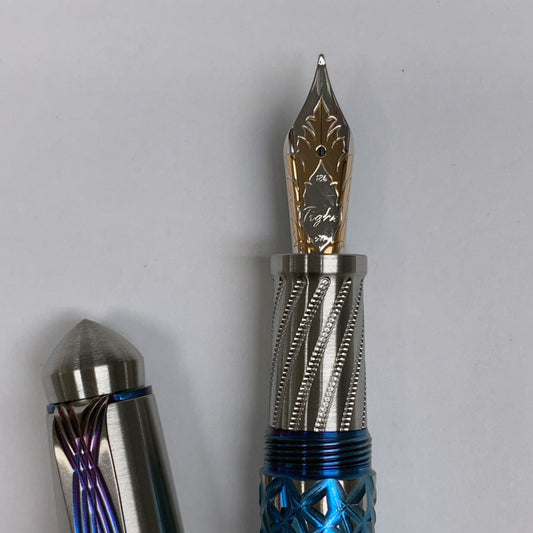 Pluma estilográfica de cristal de fuego reticulado